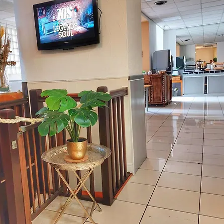 Le Milan 2* Λούρδη