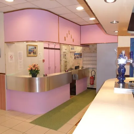 Le Milan Hotel Lourdes